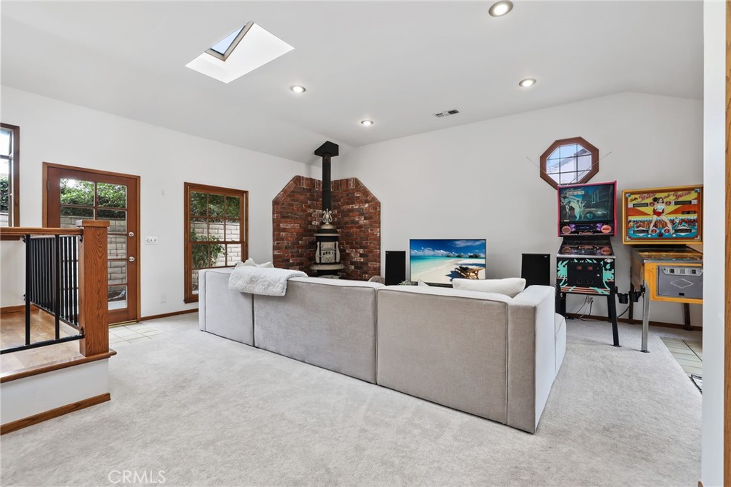 6734 E Huntdale Street