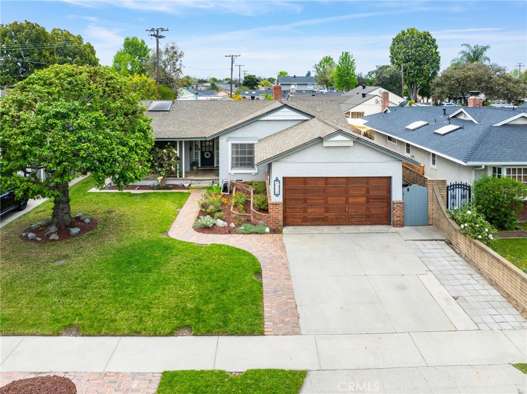 6734 E Huntdale Street