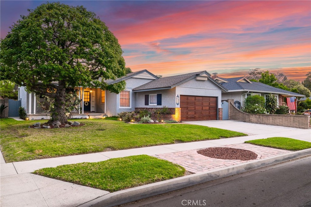 6734 E Huntdale Street