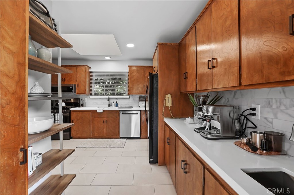 6734 E Huntdale Street