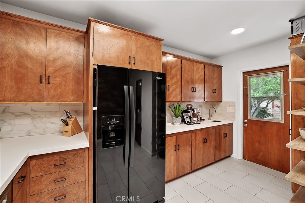 6734 E Huntdale Street