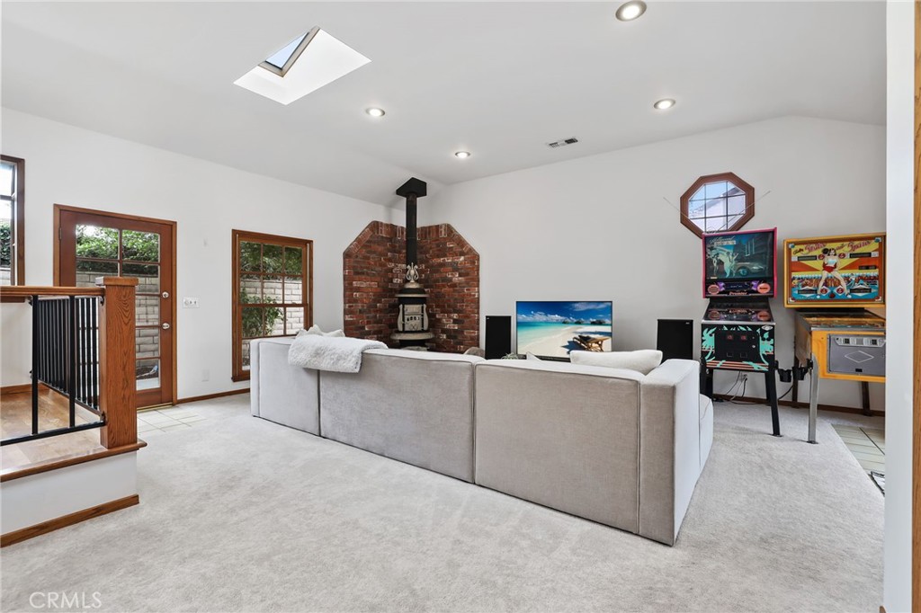 6734 E Huntdale Street