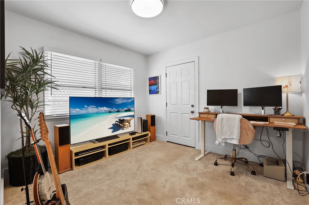 6734 E Huntdale Street