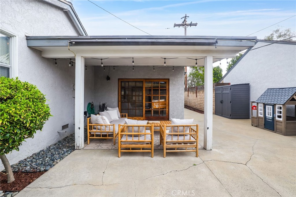 6734 E Huntdale Street