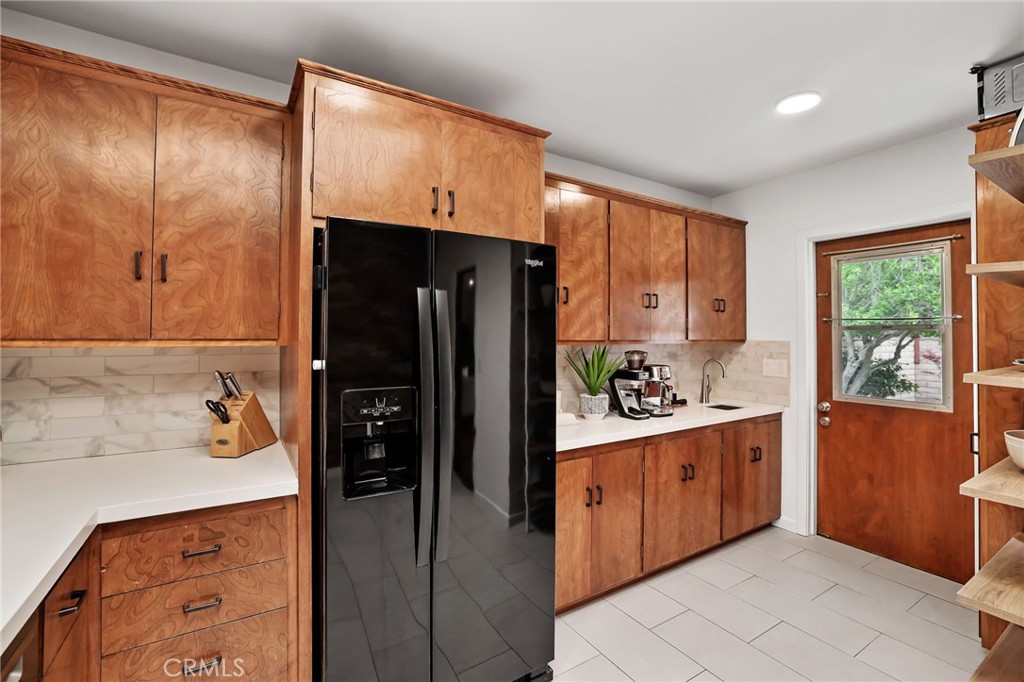 6734 E Huntdale Street