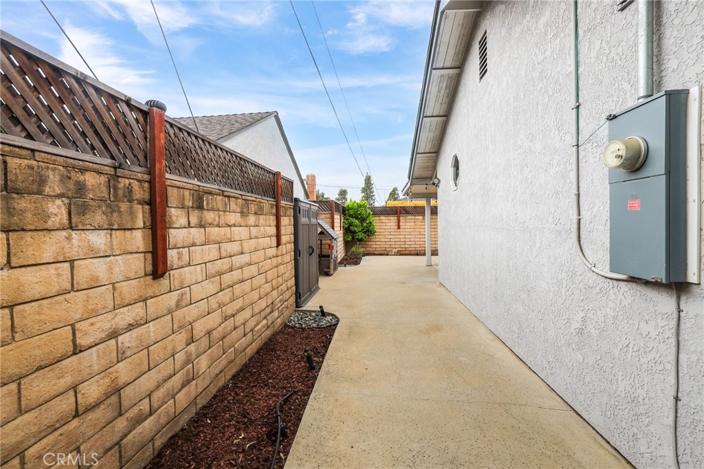 6734 E Huntdale Street