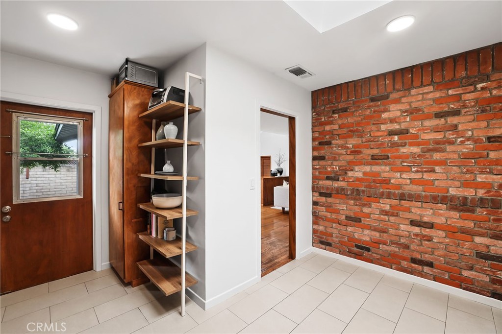 6734 E Huntdale Street