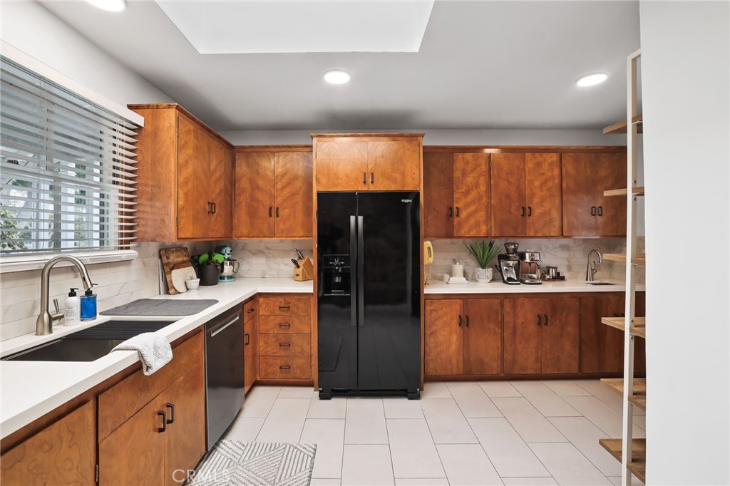 6734 E Huntdale Street