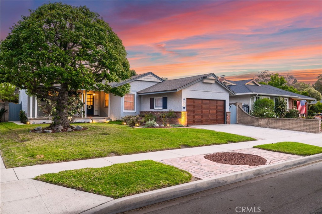 6734 E Huntdale Street