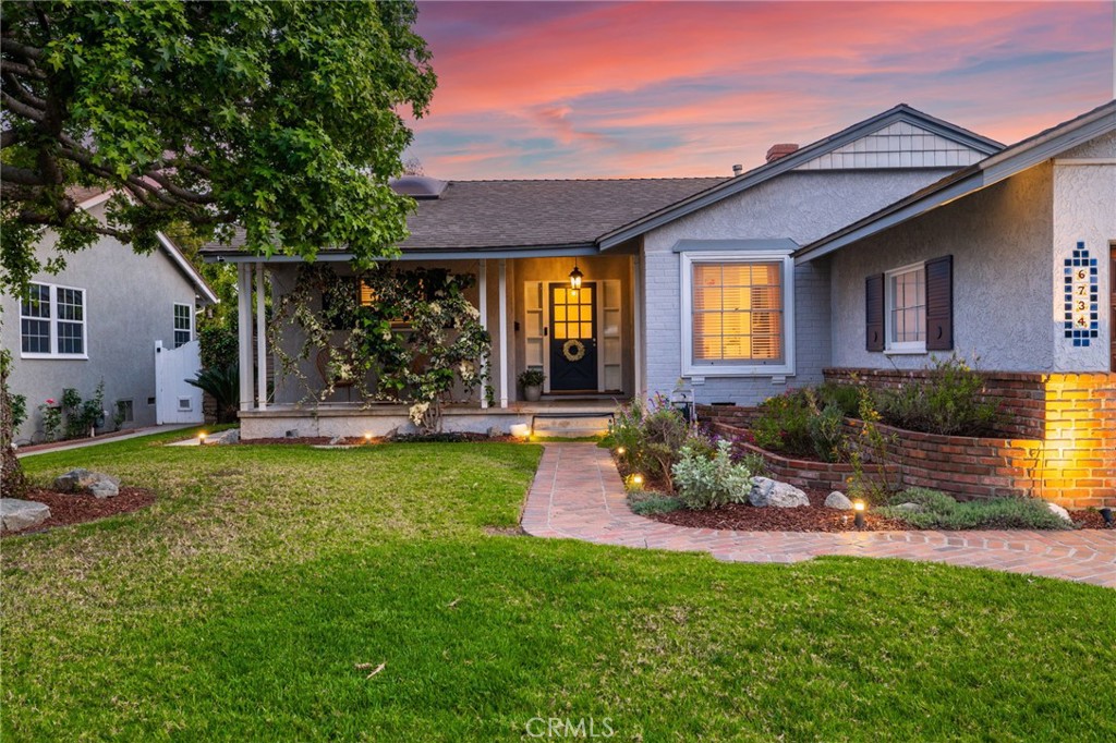 6734 E Huntdale Street