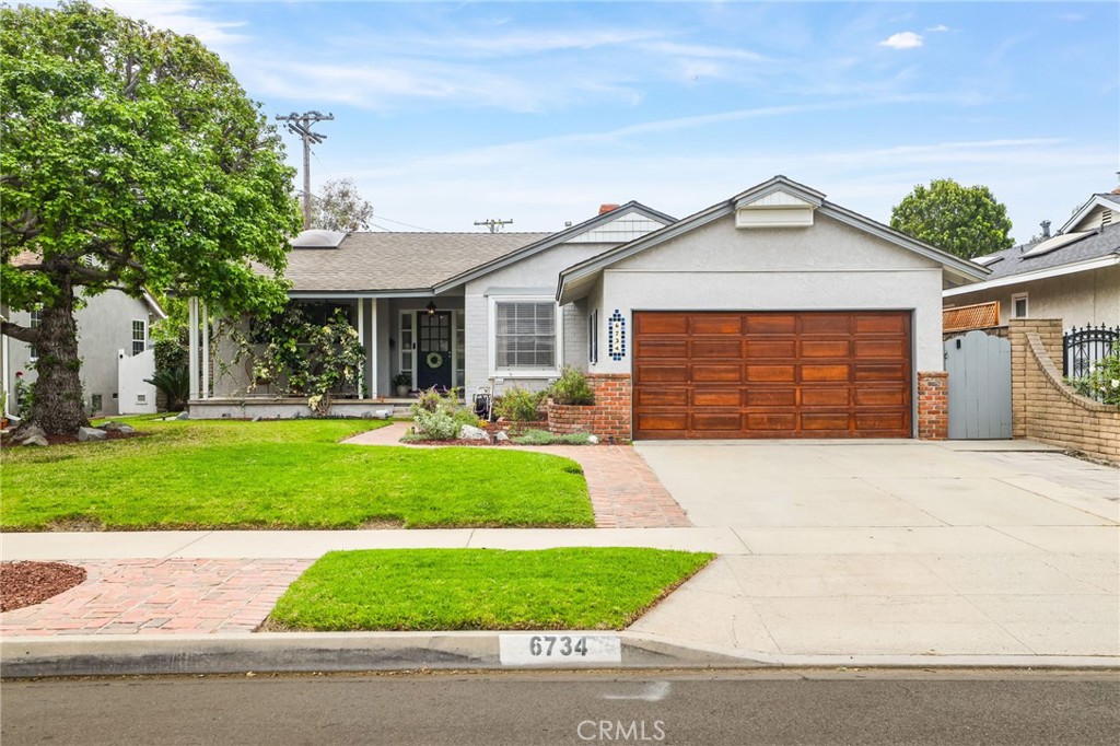 6734 E Huntdale Street