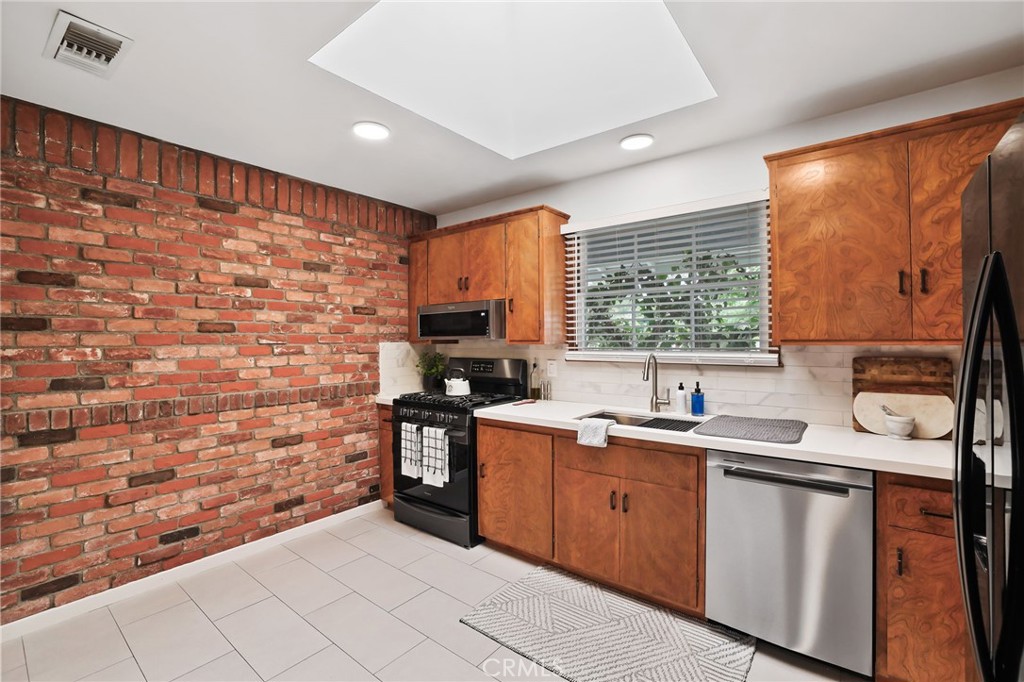 6734 E Huntdale Street