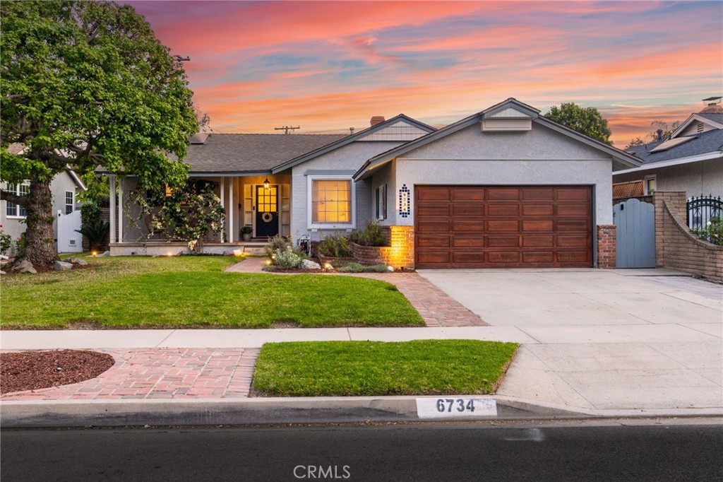 6734 E Huntdale Street