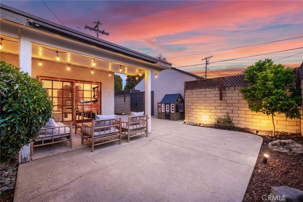 6734 E Huntdale Street