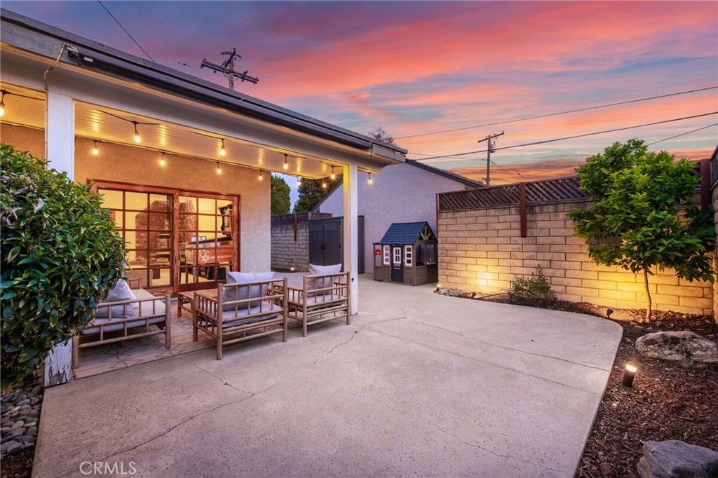 6734 E Huntdale Street