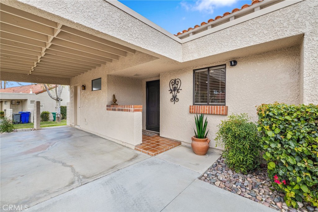 41032 Interlachen Lane