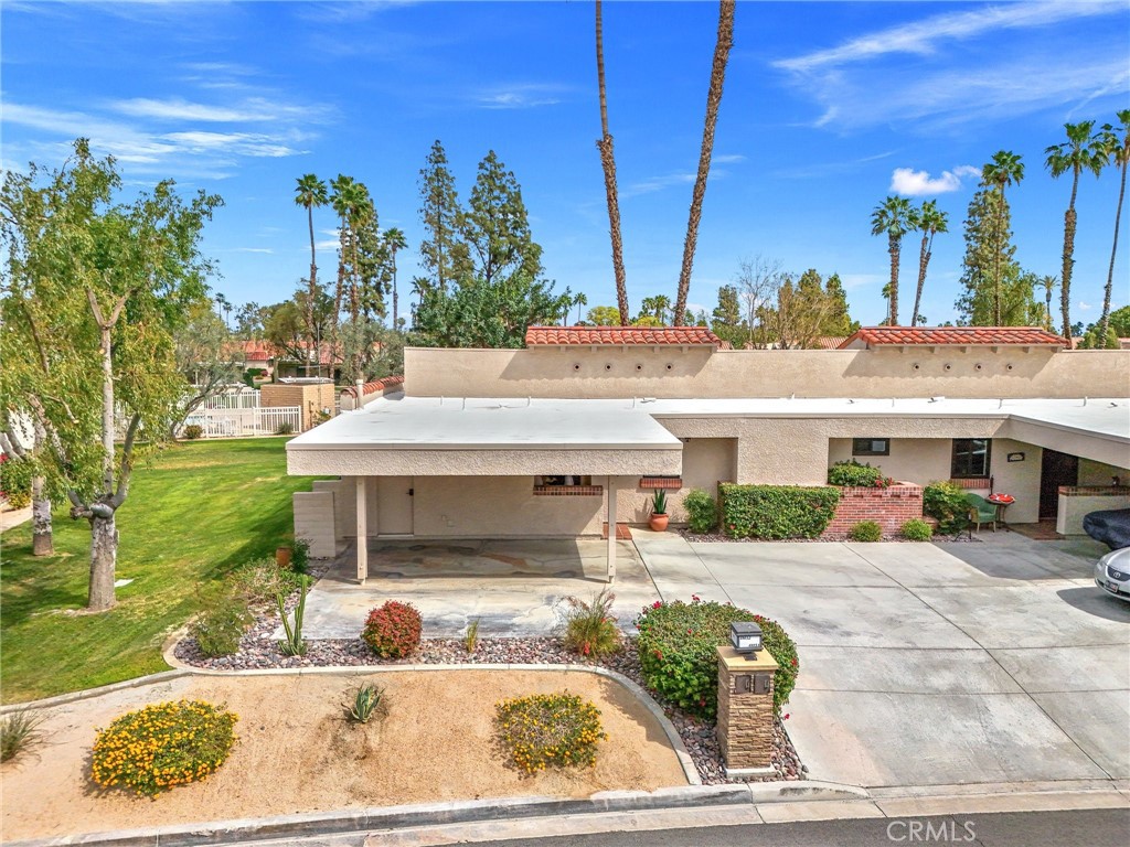 41032 Interlachen Lane