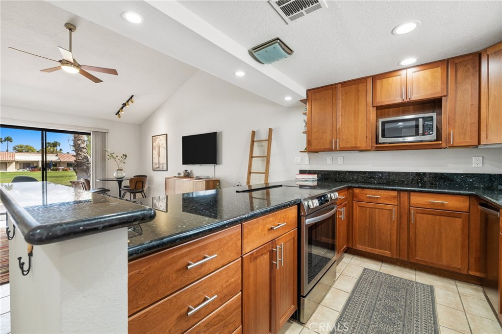 41032 Interlachen Lane