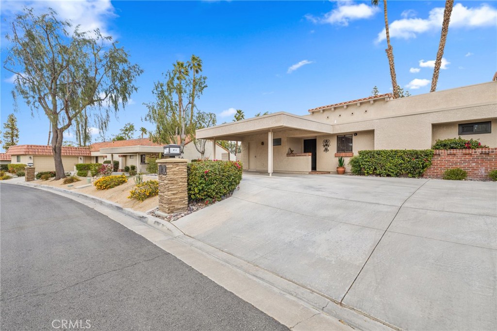 41032 Interlachen Lane