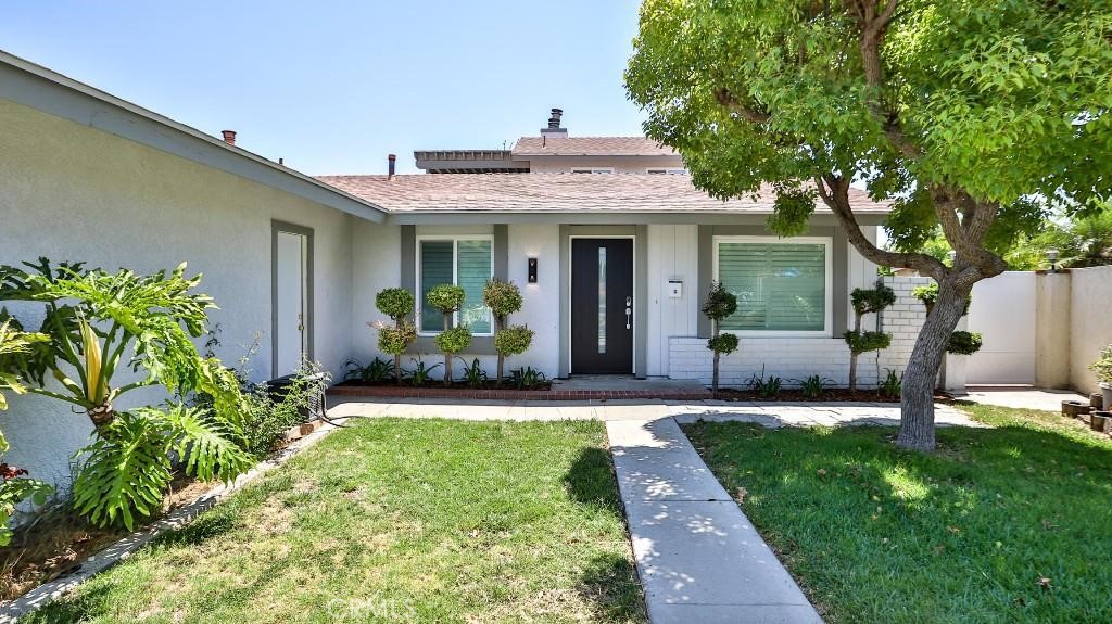822 E Borchard Avenue
