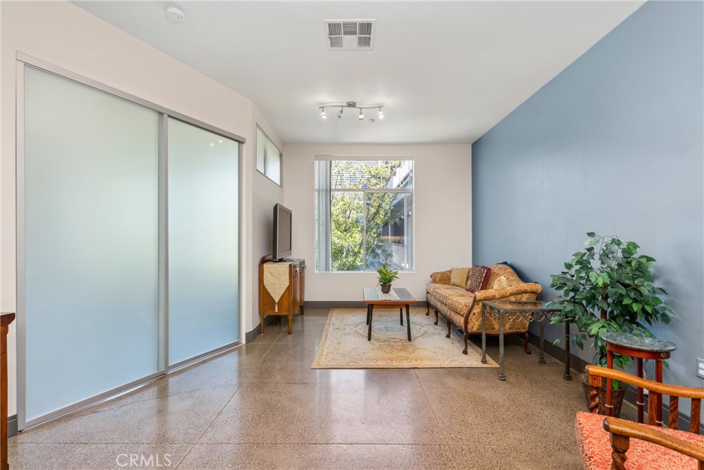 435 W Center Street 335