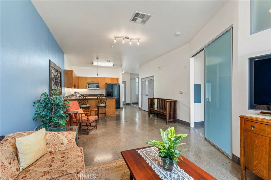 435 W Center Street 335