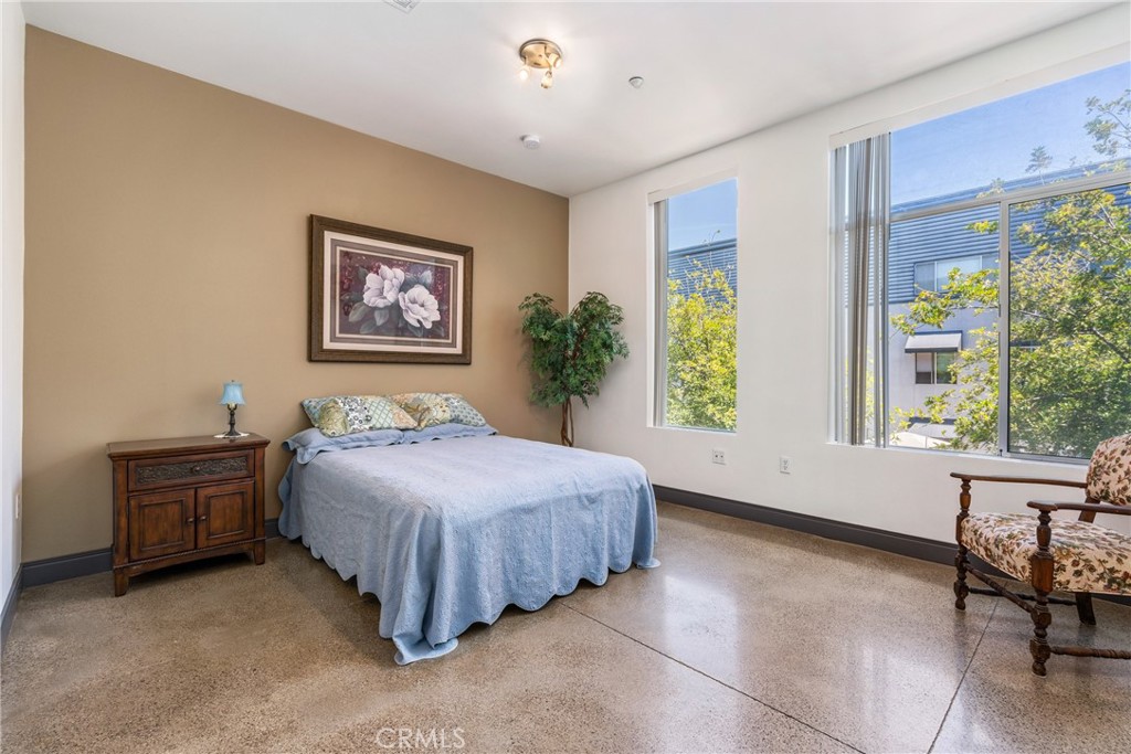 435 W Center Street 335