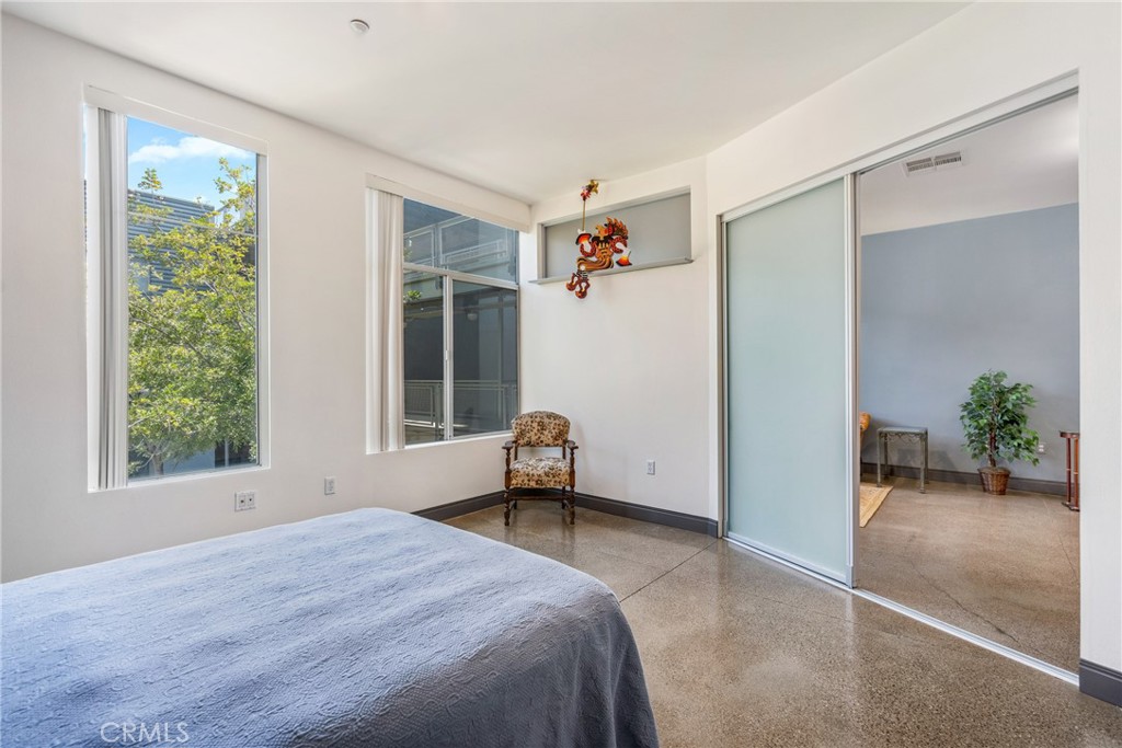 435 W Center Street 335