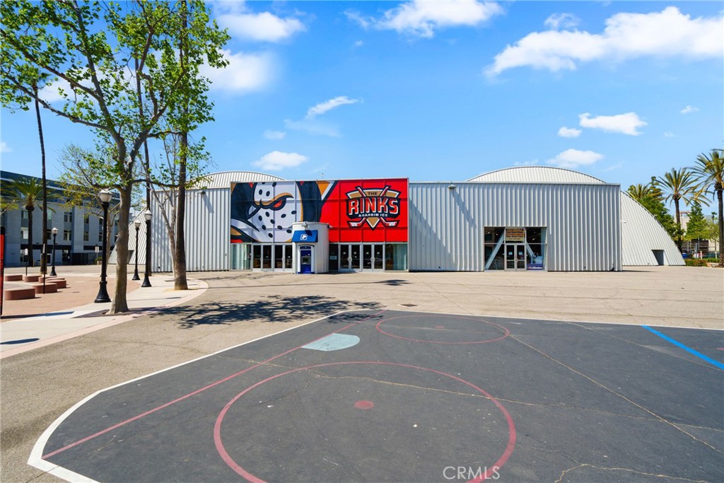 435 W Center Street 335