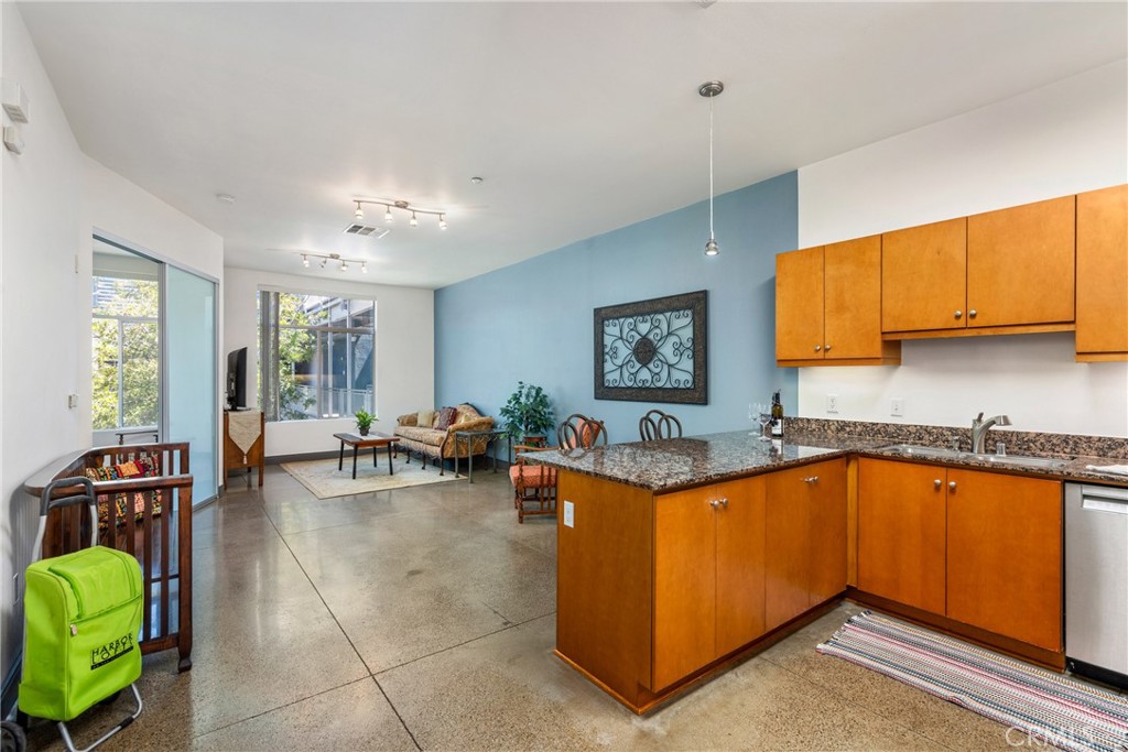 435 W Center Street 335