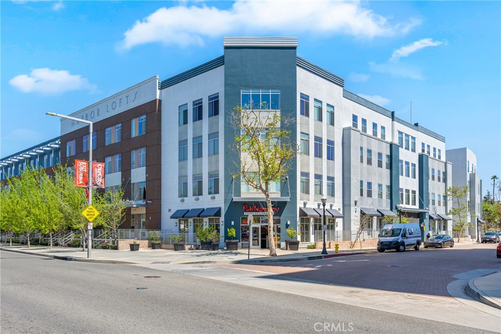 435 W Center Street 335