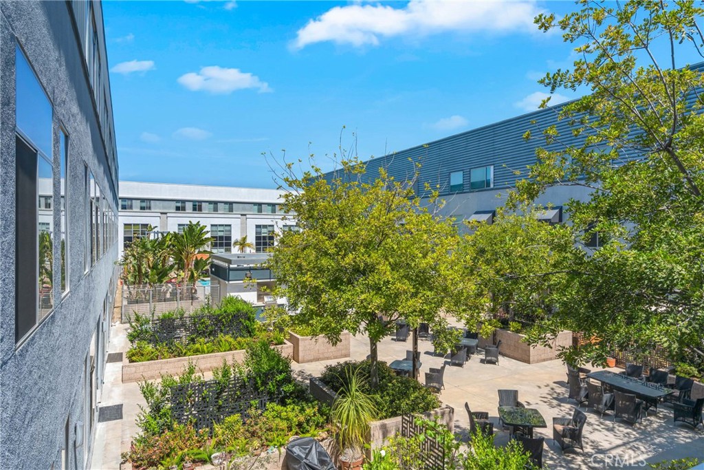 435 W Center Street 335