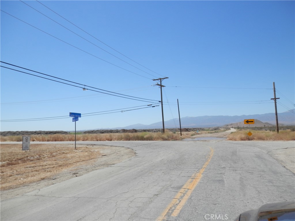 0 E AVE S + 240 ST. E E