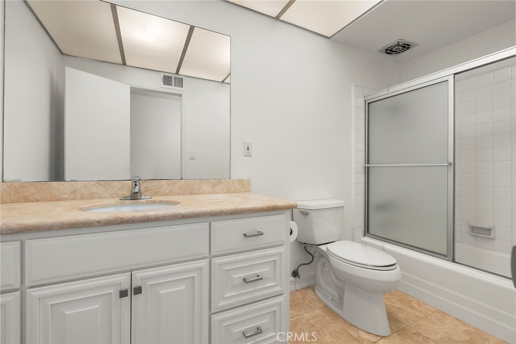 4001 E Sherwood Avenue