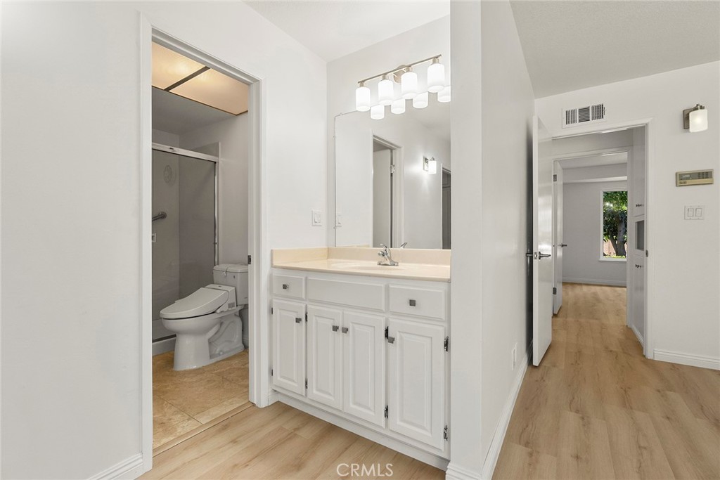 4001 E Sherwood Avenue