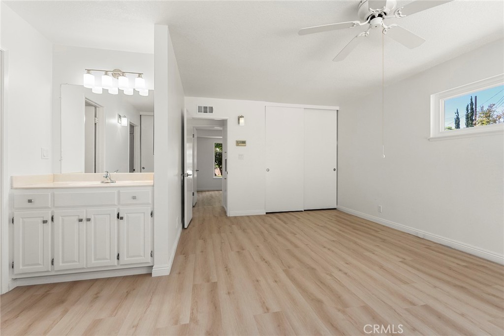 4001 E Sherwood Avenue