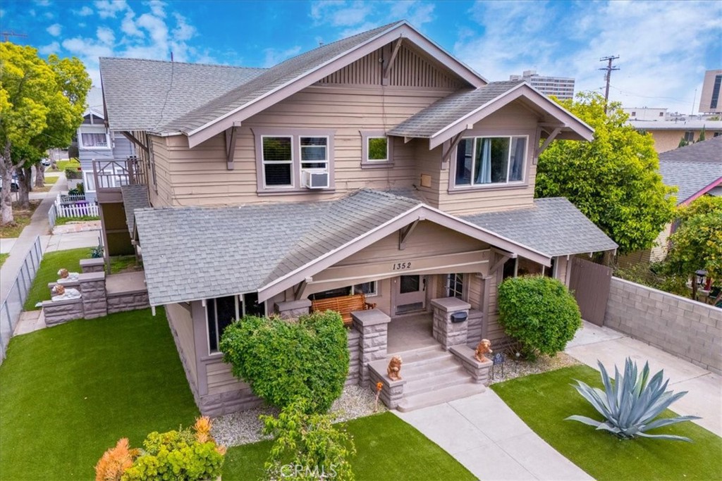 1352 Elm Ave
