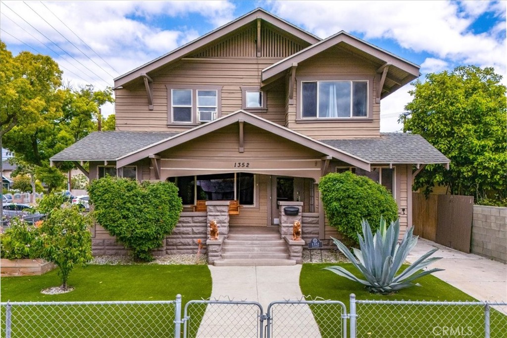 1352 Elm Ave