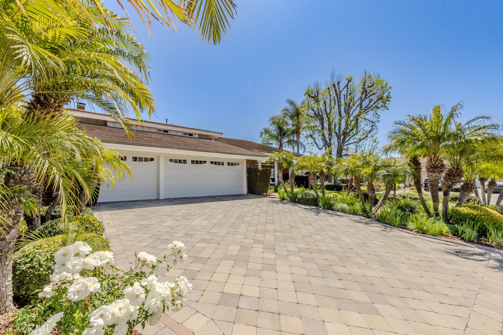 10712 Dorothy Circle