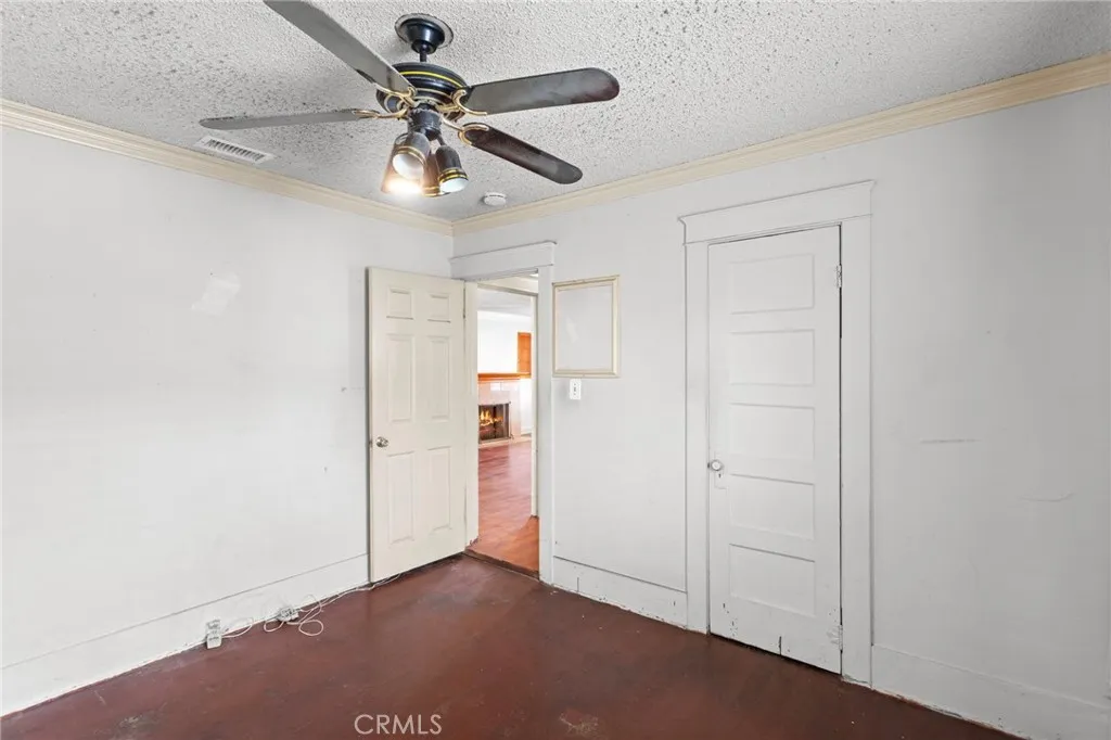 837 W 62nd Pl