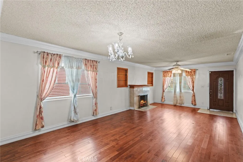 837 W 62nd Pl