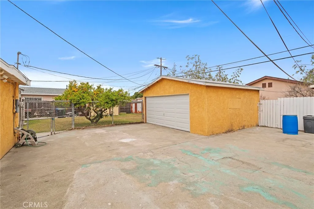 837 W 62nd Pl