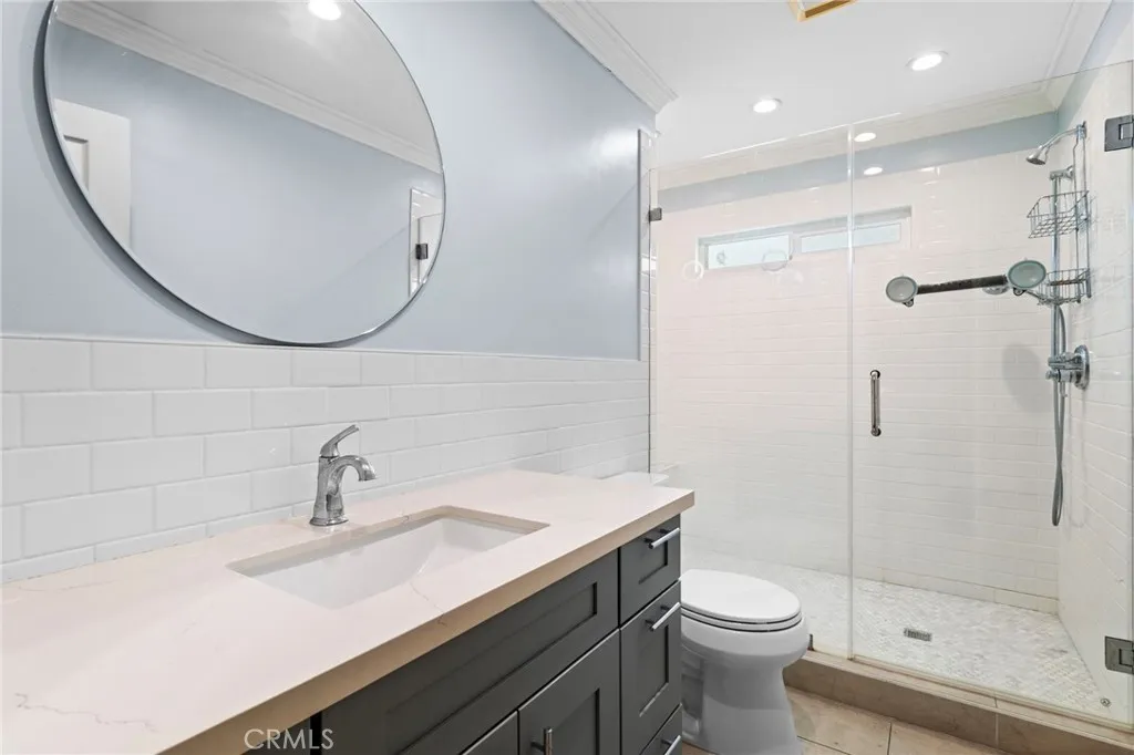 837 W 62nd Pl