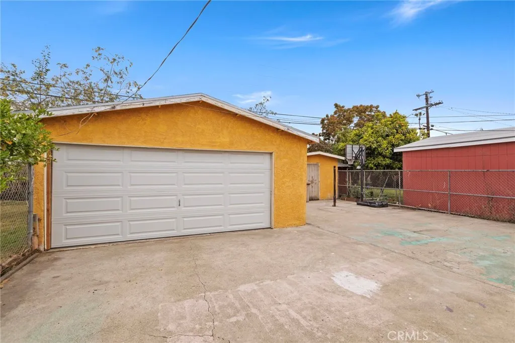 837 W 62nd Pl