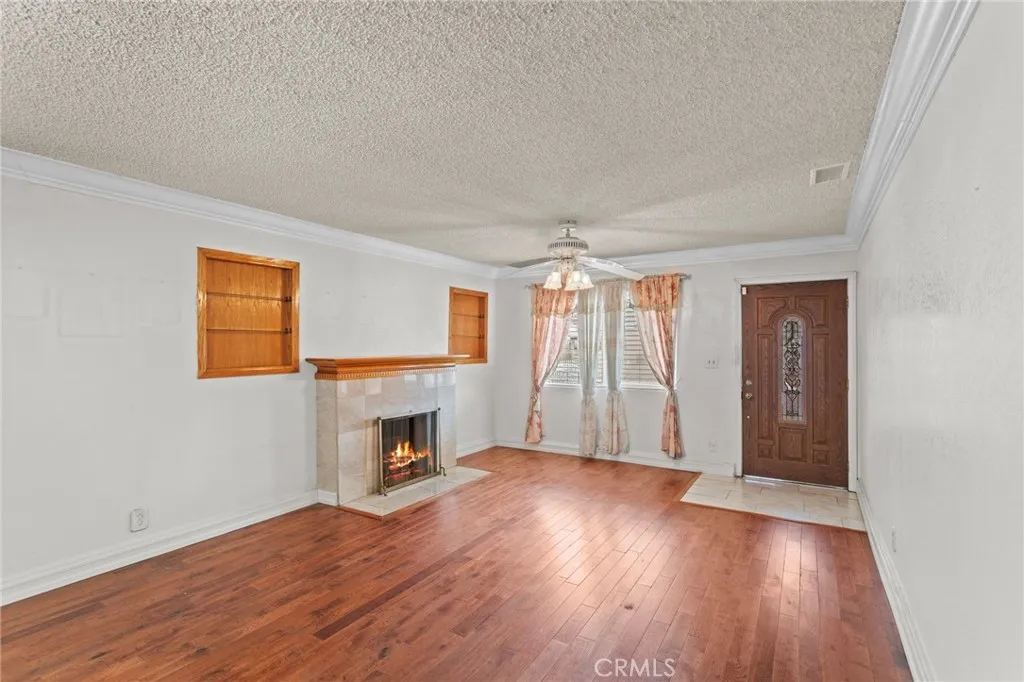 837 W 62nd Pl