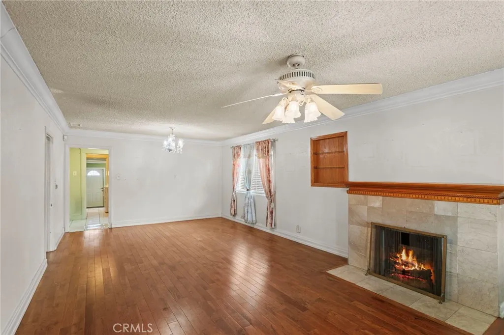 837 W 62nd Pl