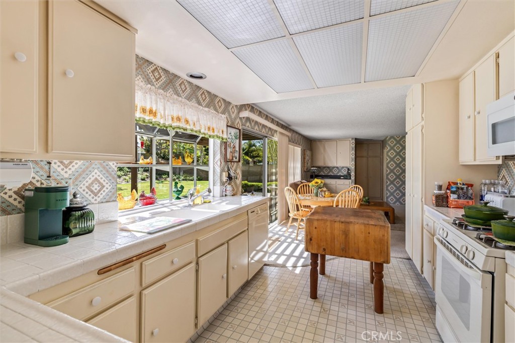 4466 Rainbow Lane