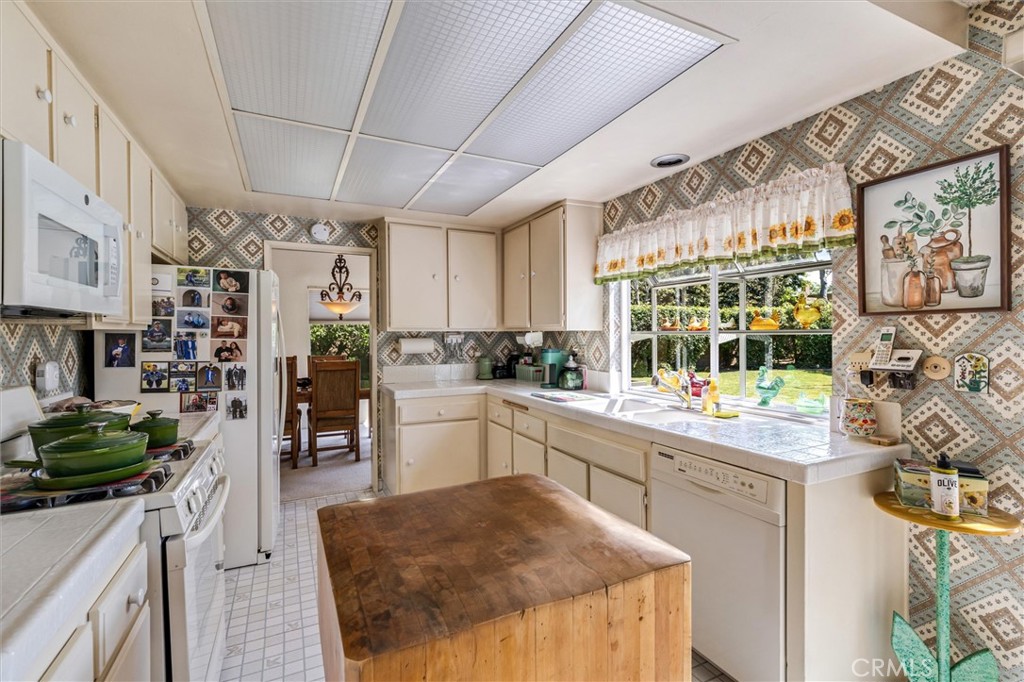 4466 Rainbow Lane