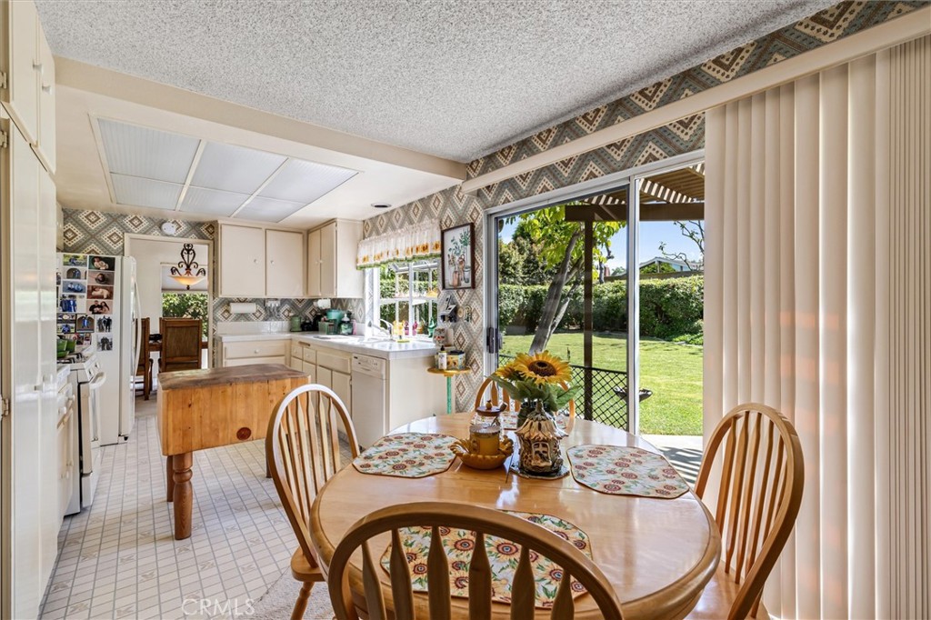 4466 Rainbow Lane