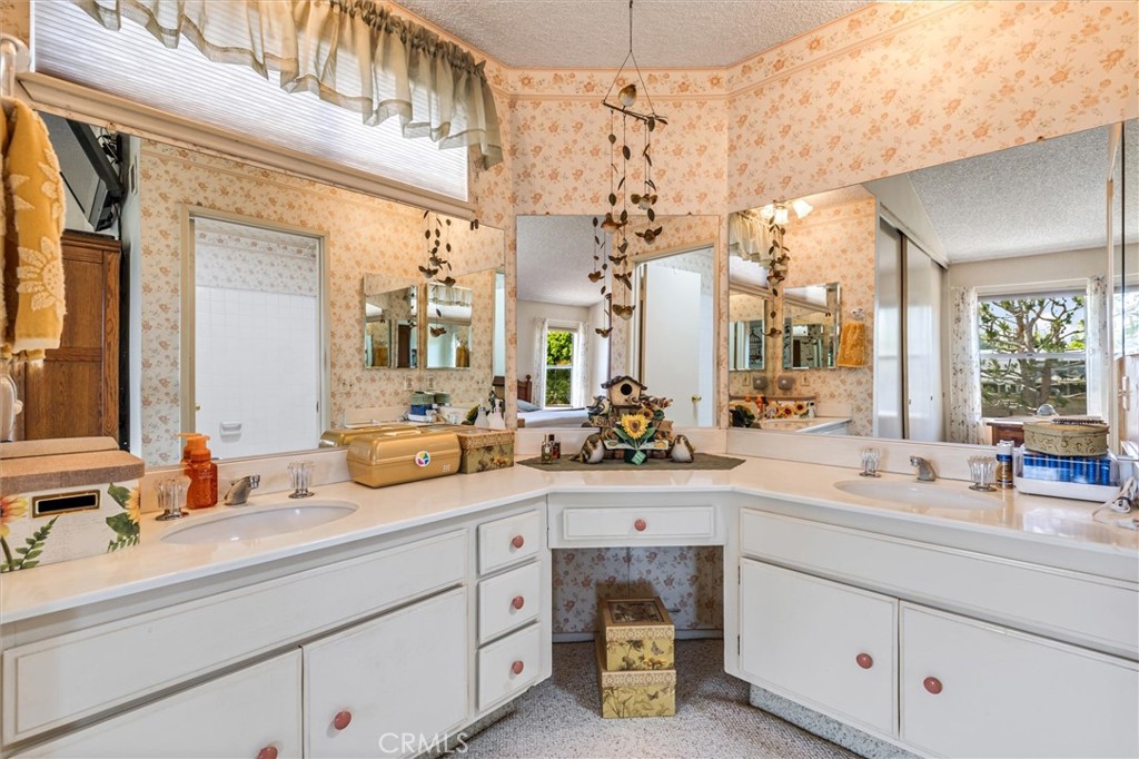 4466 Rainbow Lane